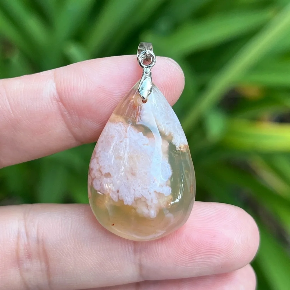 Sterling silver dainty flower agate pendant‎